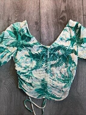 H&M Green Fern-Print Smocked Crop Top
